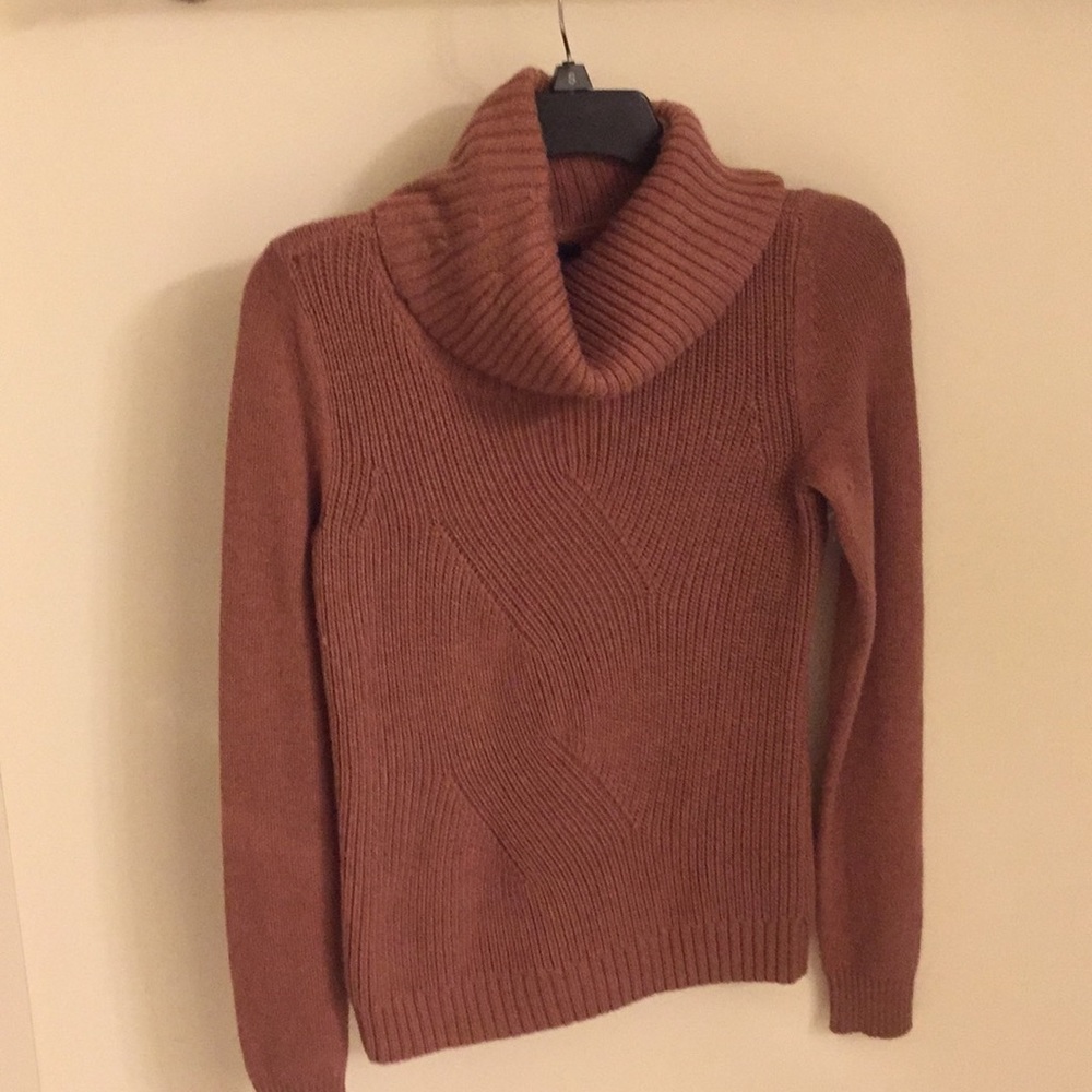 Gap sweater